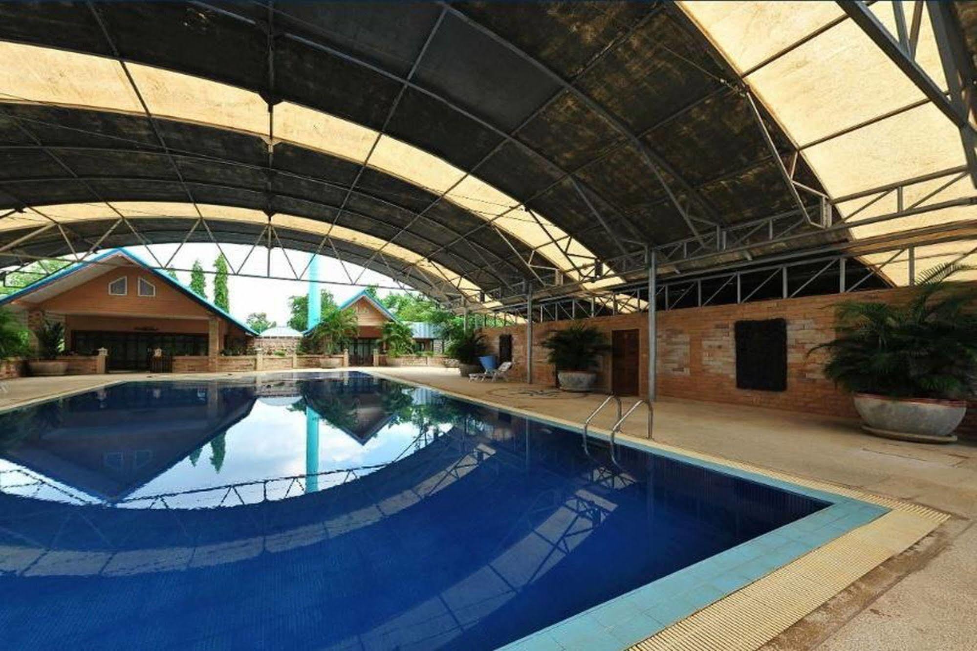 Nakhonratchasima Chart Trip Resort מראה חיצוני תמונה
