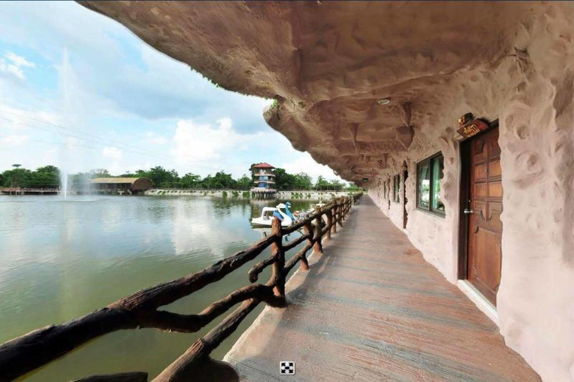 Nakhonratchasima Chart Trip Resort מראה חיצוני תמונה