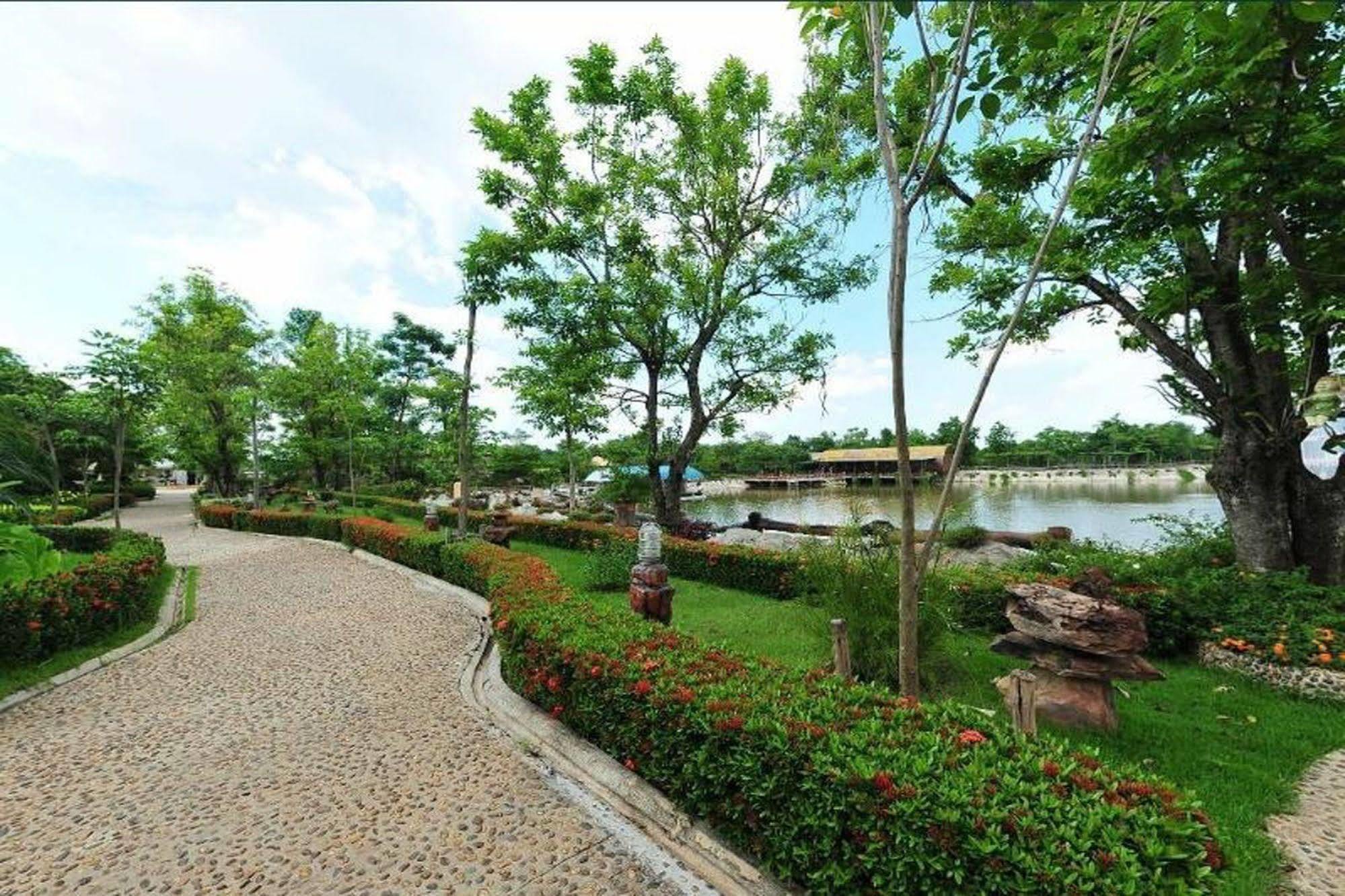 Nakhonratchasima Chart Trip Resort מראה חיצוני תמונה